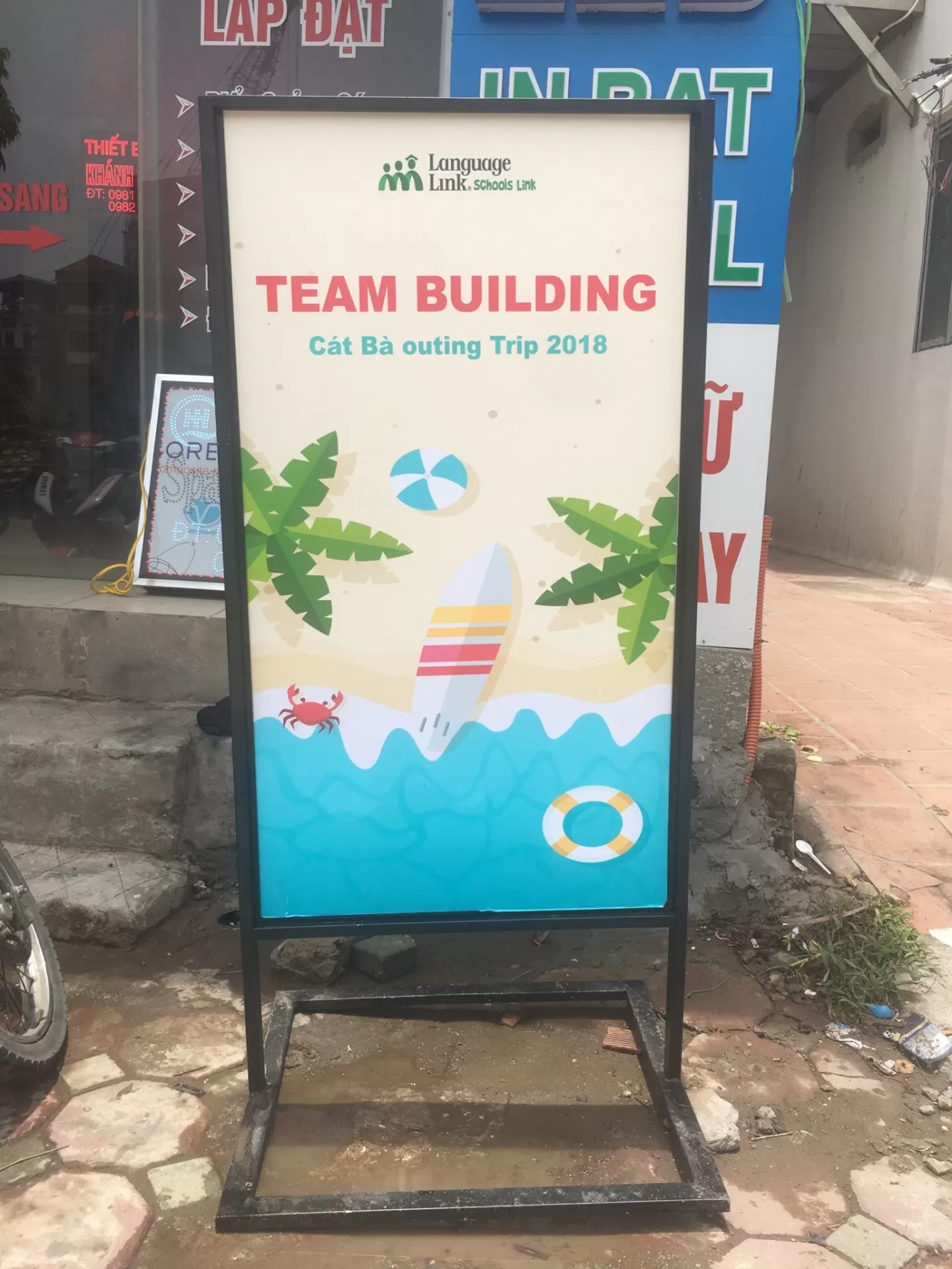 Standee Khung Sắt – Bền Đẹp, Giá Tốt, Giao Hàng Nhanh Toàn Quốc