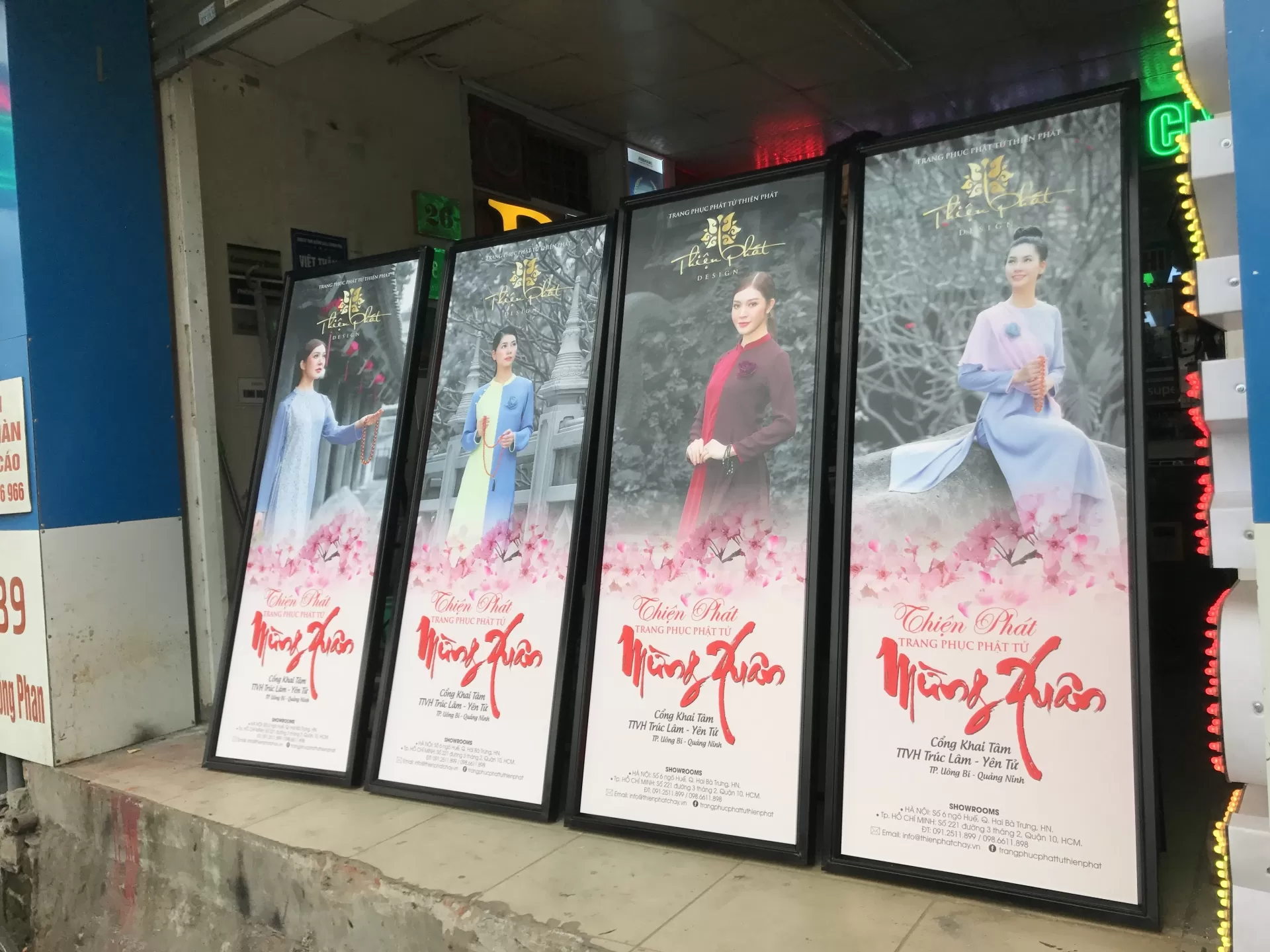 Standee Khung Sắt – Bền Đẹp, Giá Tốt, Giao Hàng Nhanh Toàn Quốc