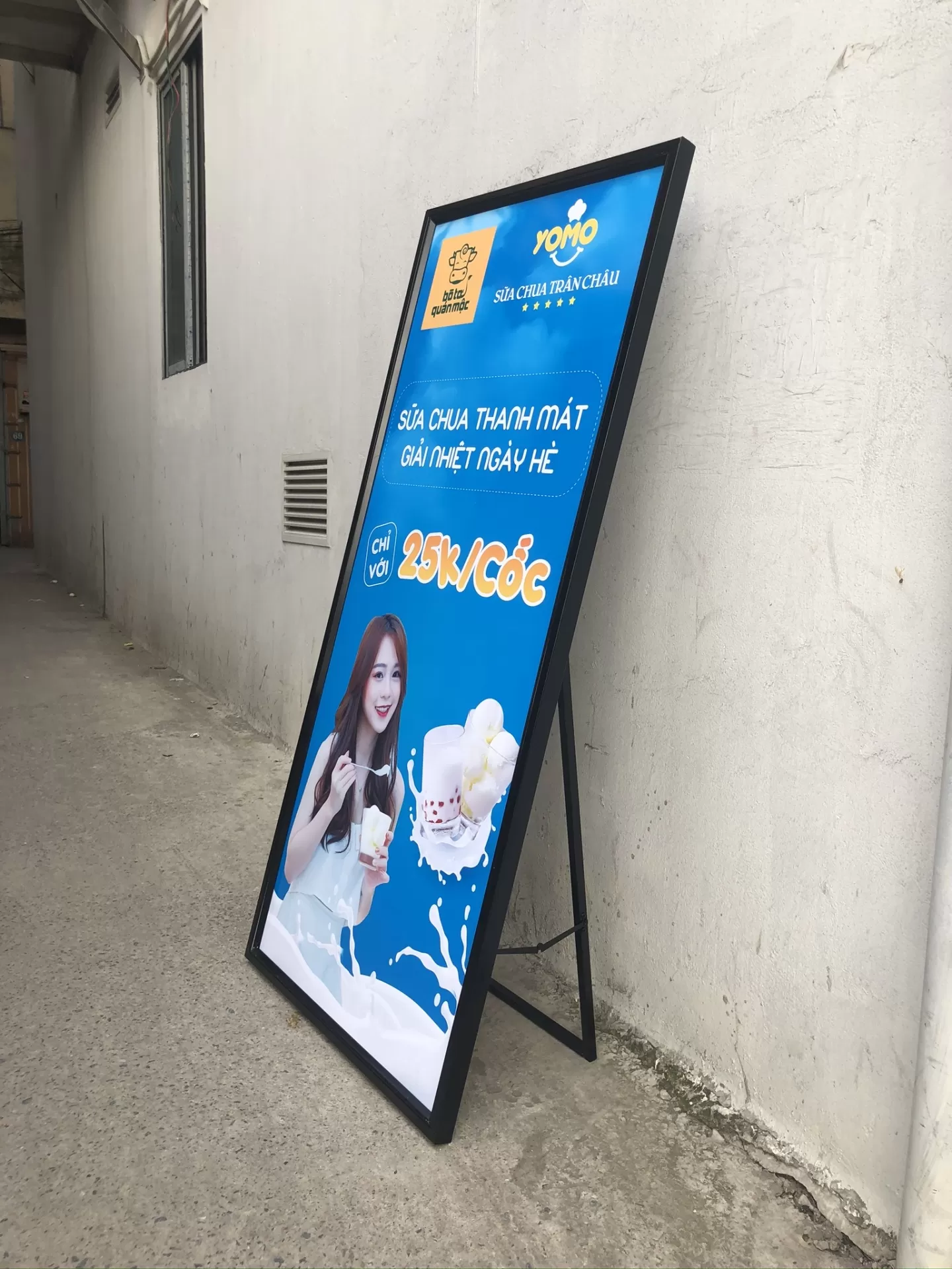 Standee Khung Sắt – Bền Đẹp, Giá Tốt, Giao Hàng Nhanh Toàn Quốc
