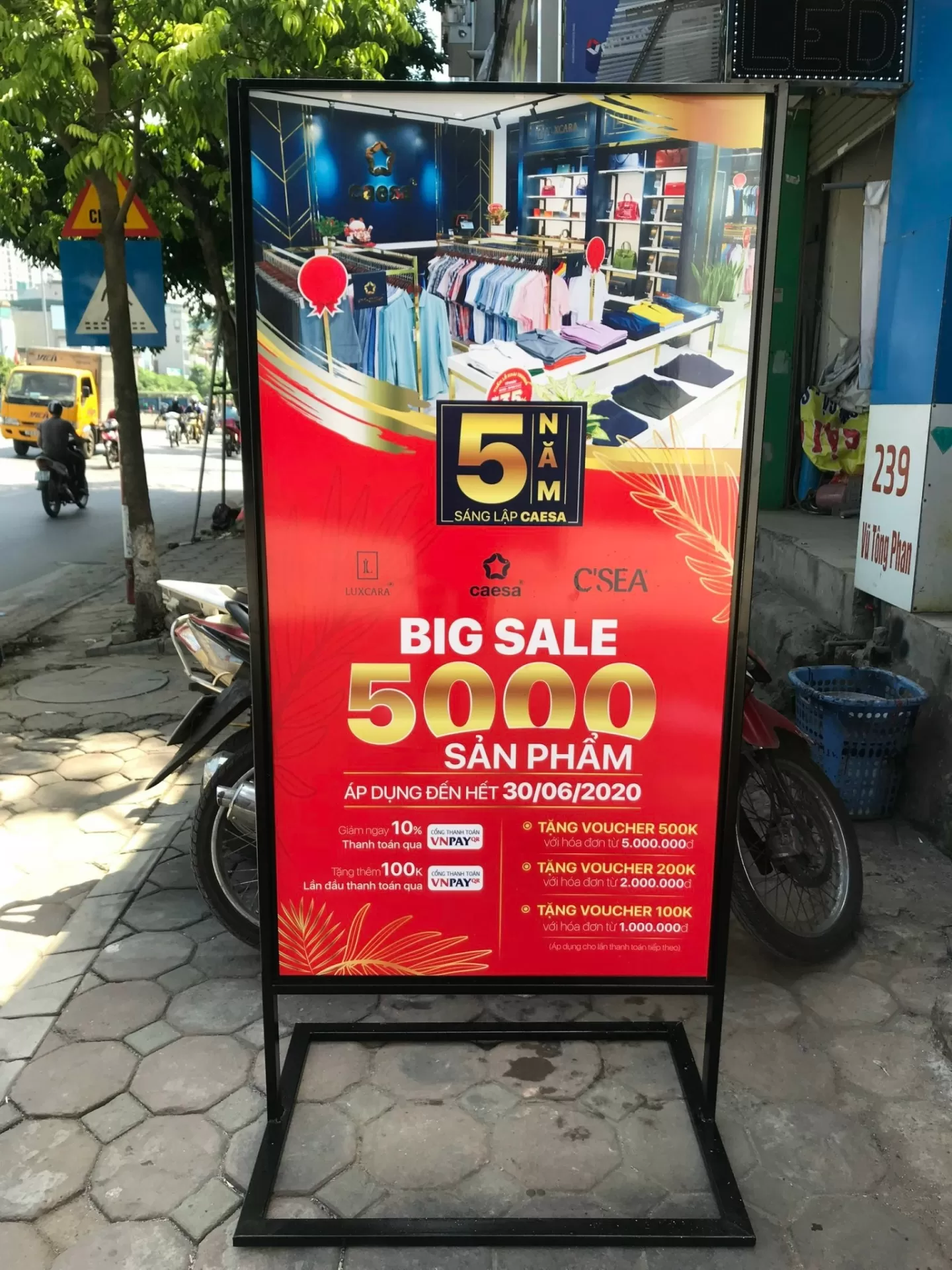 Standee Khung Sắt – Bền Đẹp, Giá Tốt, Giao Hàng Nhanh Toàn Quốc