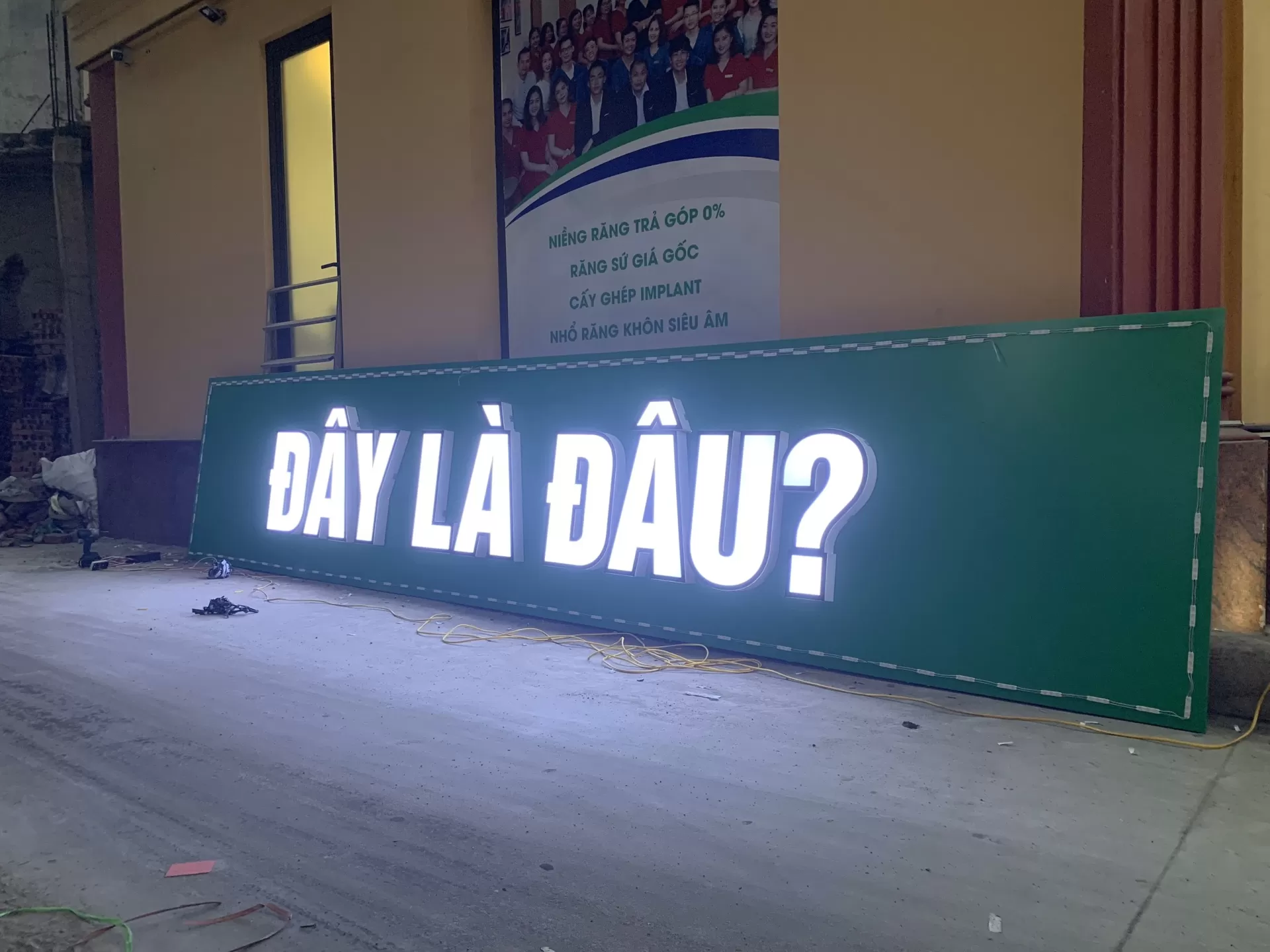 Biển Alu Chữ Nổi Mica Đèn LED Đẹp, Thu Hút – Giải Pháp Quảng Cáo Nổi Bật Cho Mọi Mặt Tiền