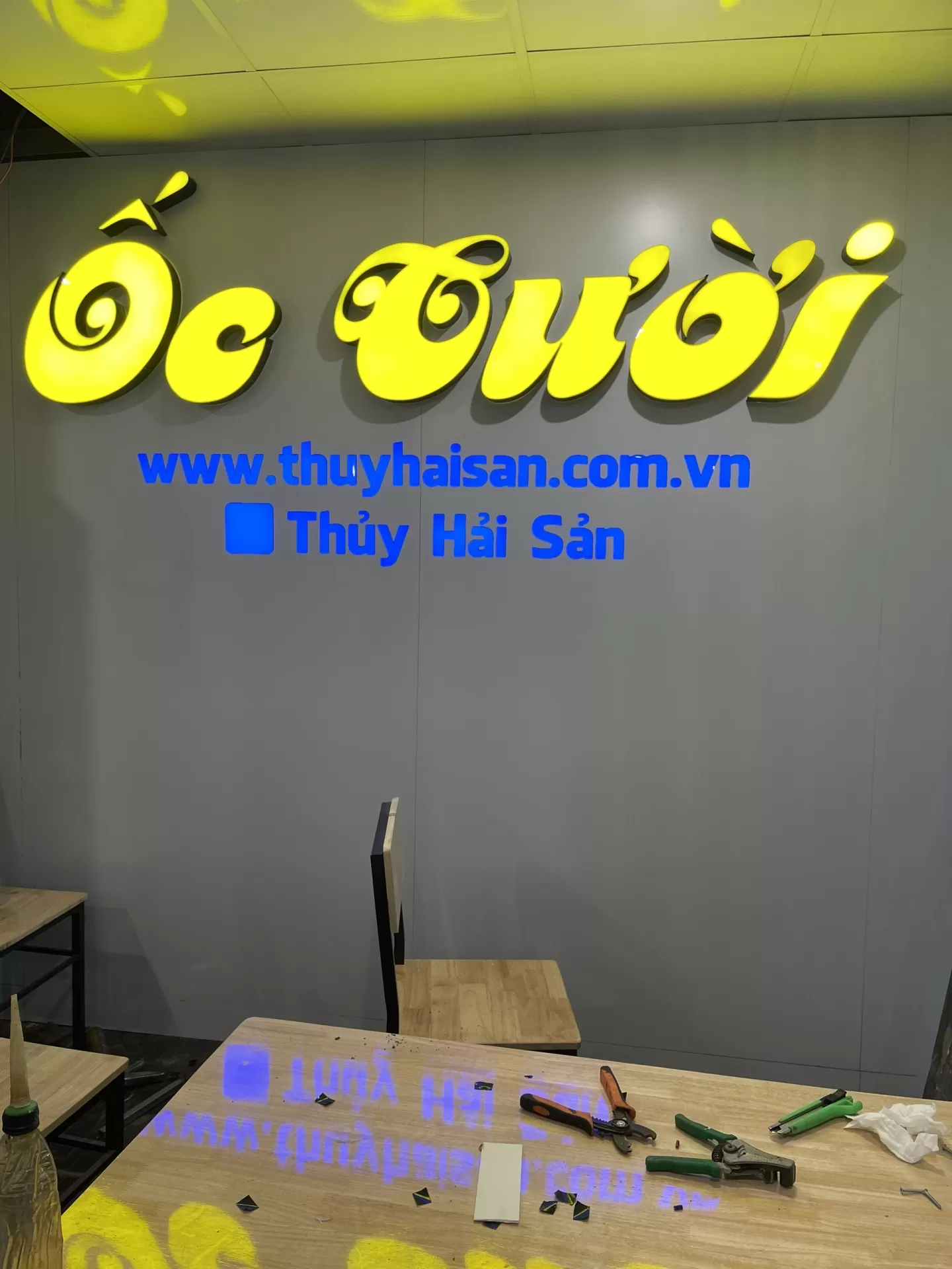 Biển Alu Chữ Nổi Mica Đèn LED Đẹp, Thu Hút – Giải Pháp Quảng Cáo Nổi Bật Cho Mọi Mặt Tiền