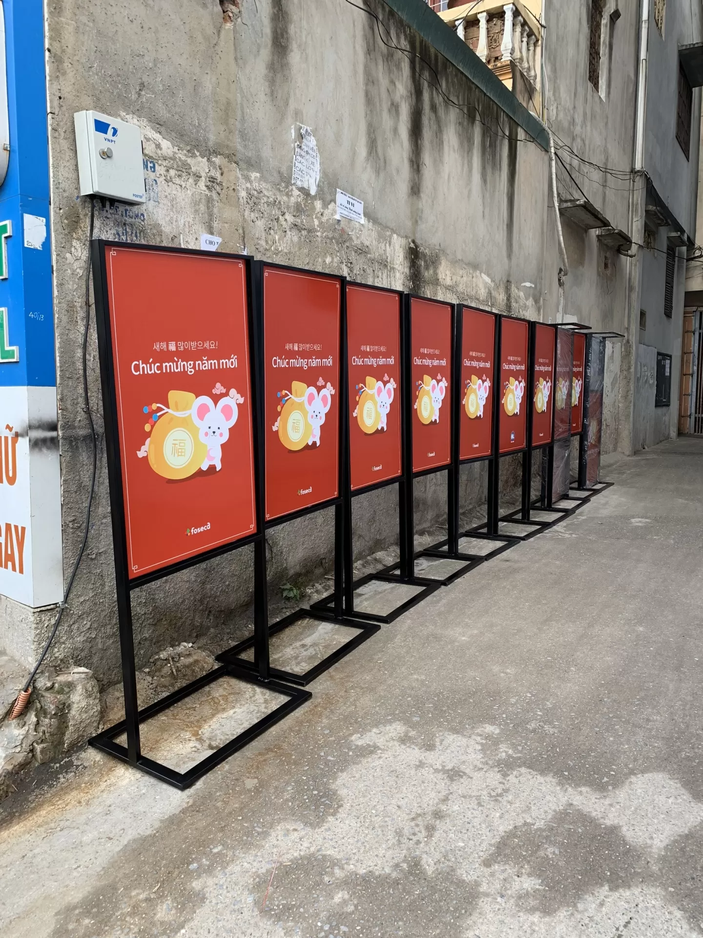 Standee Khung Sắt – Bền Đẹp, Giá Tốt, Giao Hàng Nhanh Toàn Quốc