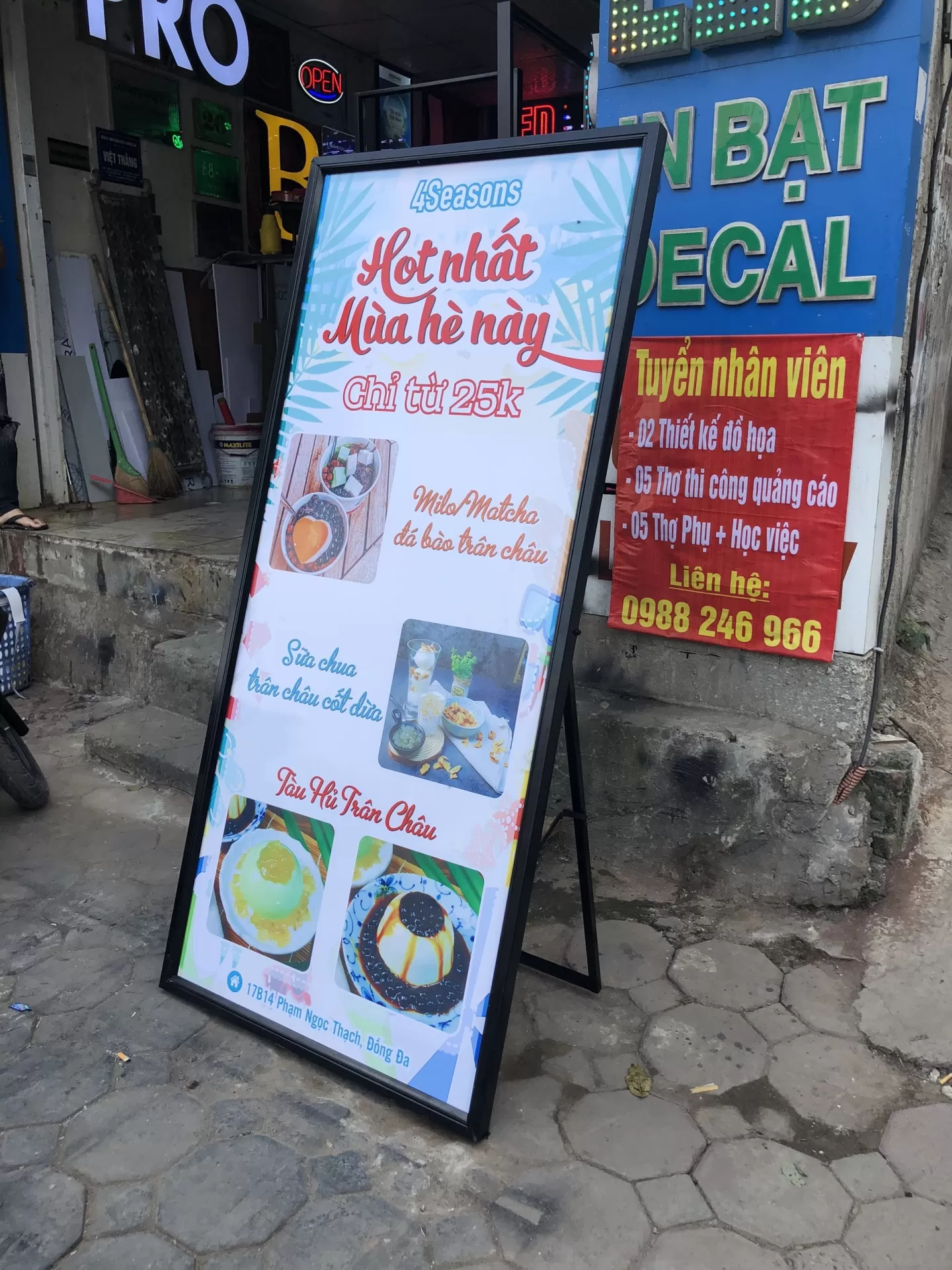 Standee Khung Sắt – Bền Đẹp, Giá Tốt, Giao Hàng Nhanh Toàn Quốc