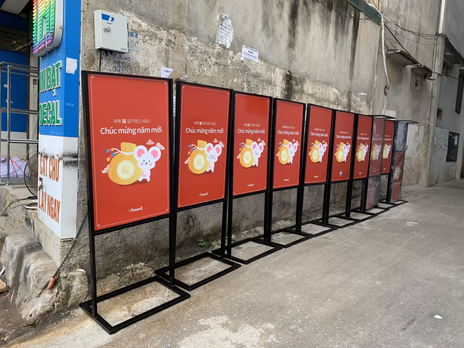 Standee Khung Sắt – Bền Đẹp, Giá Tốt, Giao Hàng Nhanh Toàn Quốc